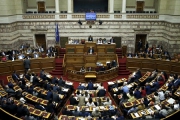 تصویب دومین دور تدابیر ریاضتی در پارلمان یونان     